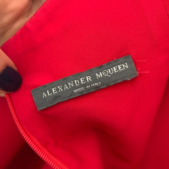 Alexander McQueen Cape Red Wool & Silk Mini Dress - Picture 4 of 8